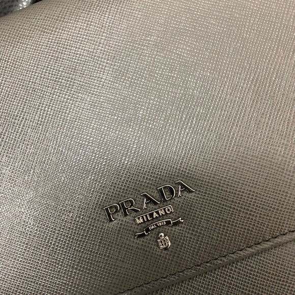 AUTHENTIC PRADA SAFFIANO BAG - Picture 2 of 8